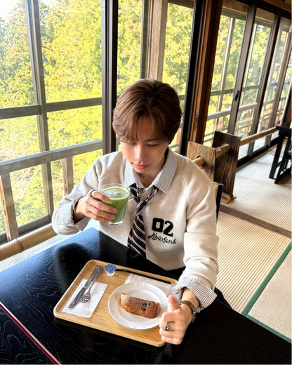 ナンバーロゴVネックセーター WG0353