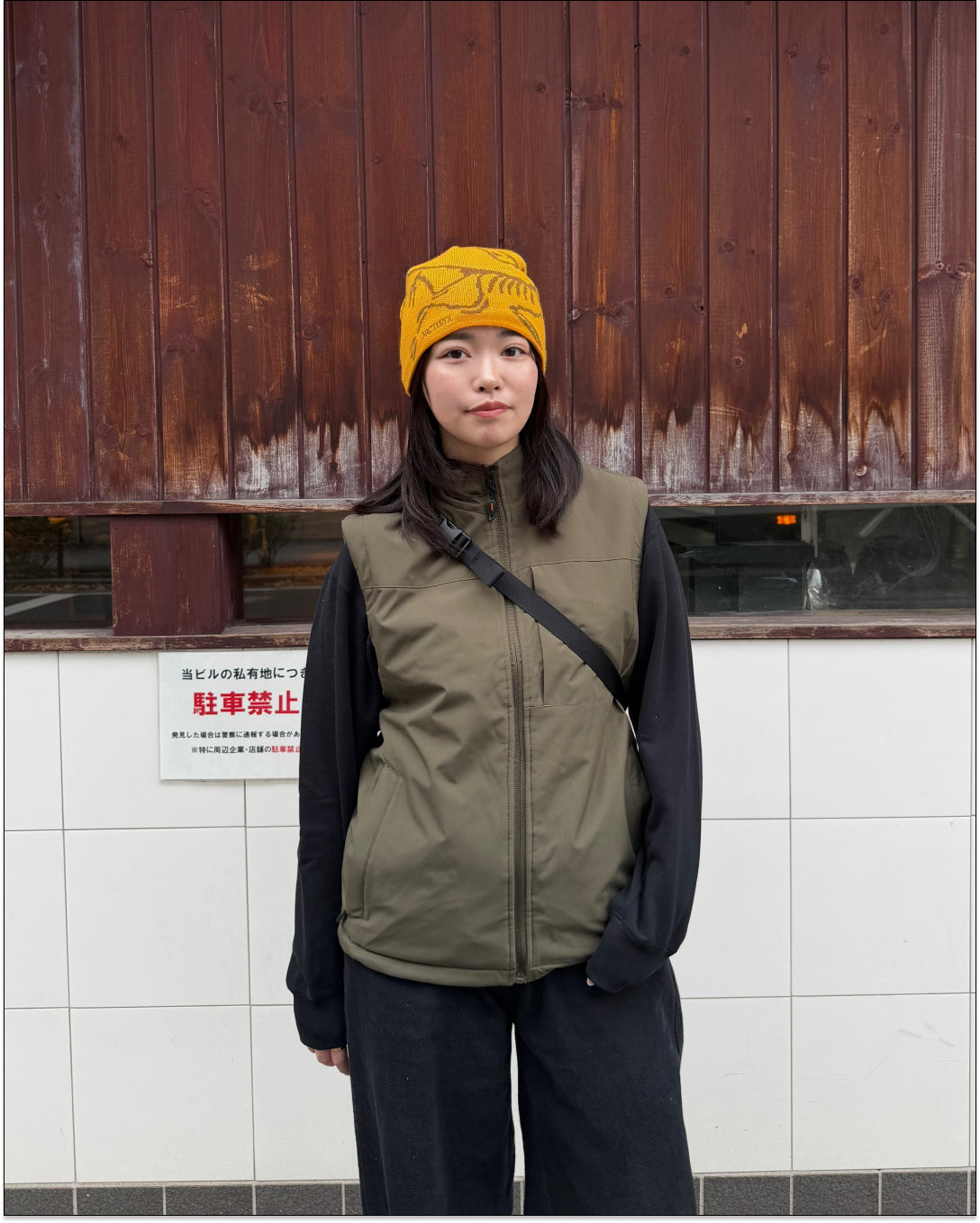 スタンドカラーナイロンベストジャケット
Y1728