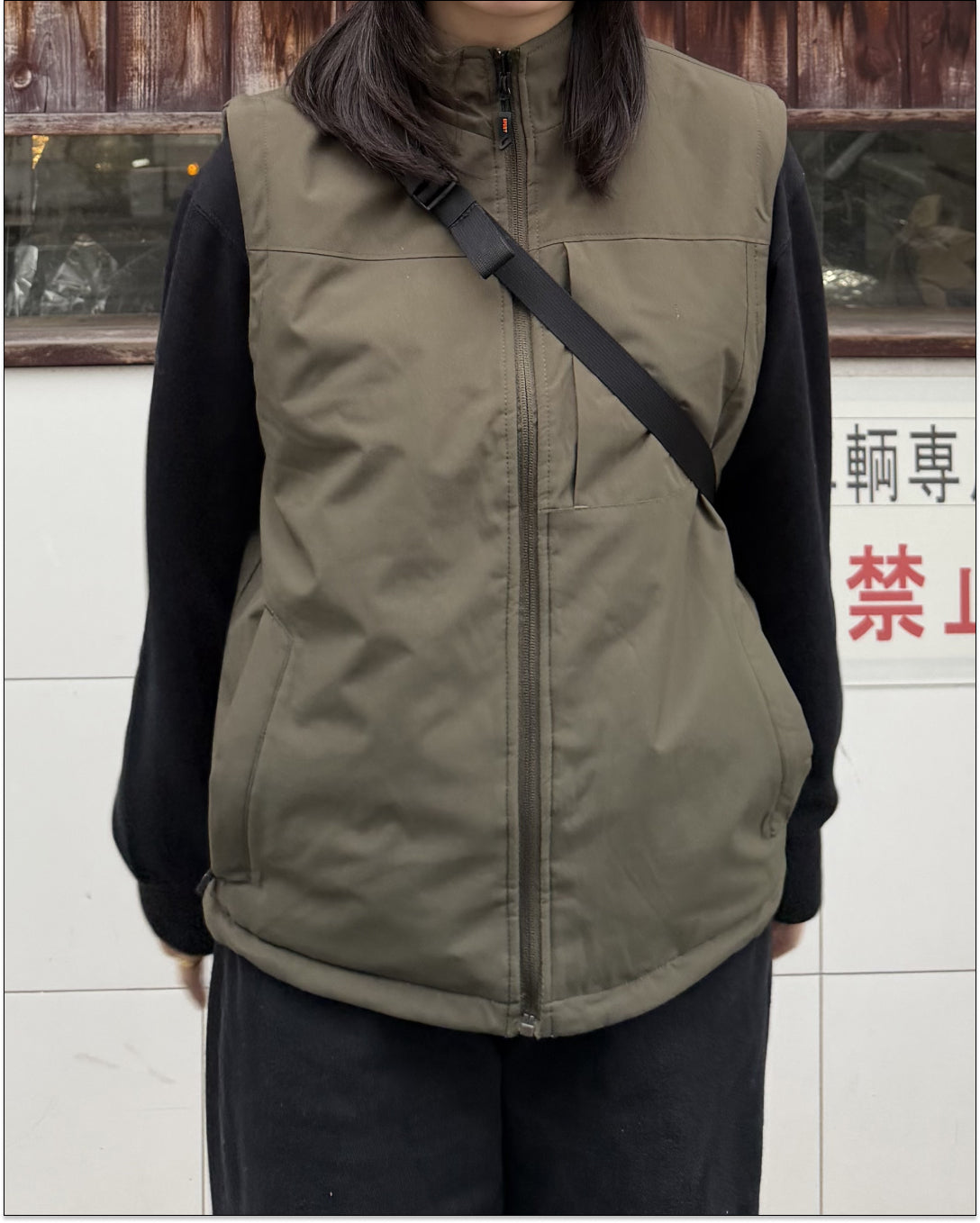 スタンドカラーナイロンベストジャケット
Y1728