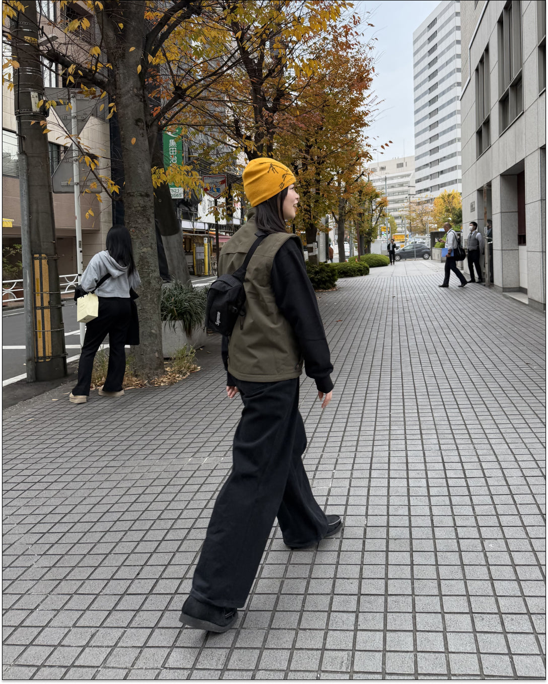 スタンドカラーナイロンベストジャケット
Y1728