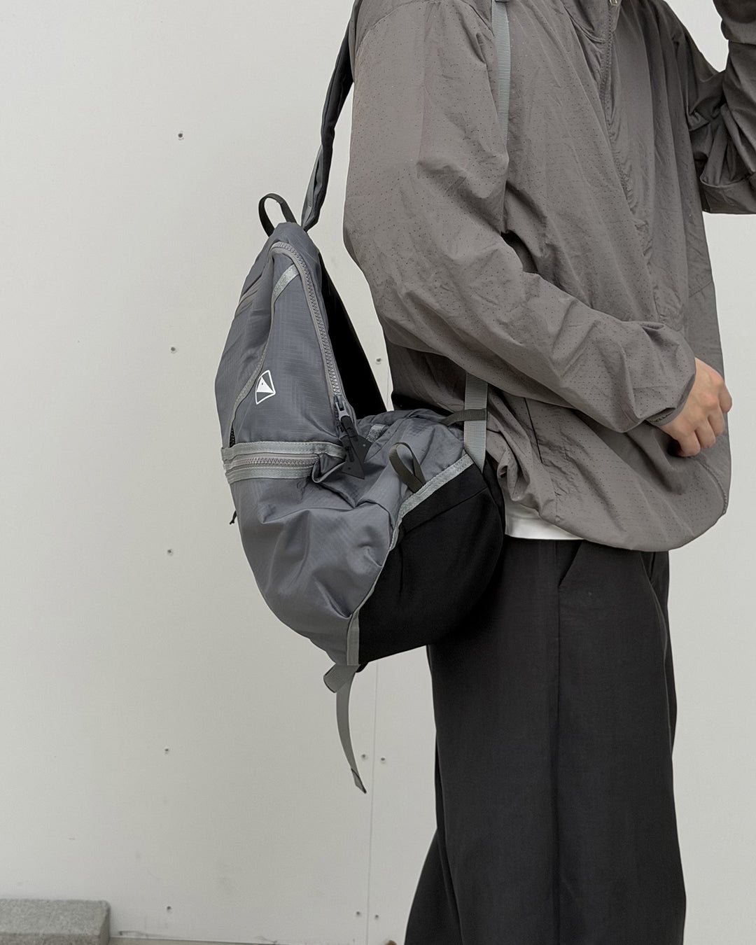 ハイキング斜めジップバックパック YQ0175