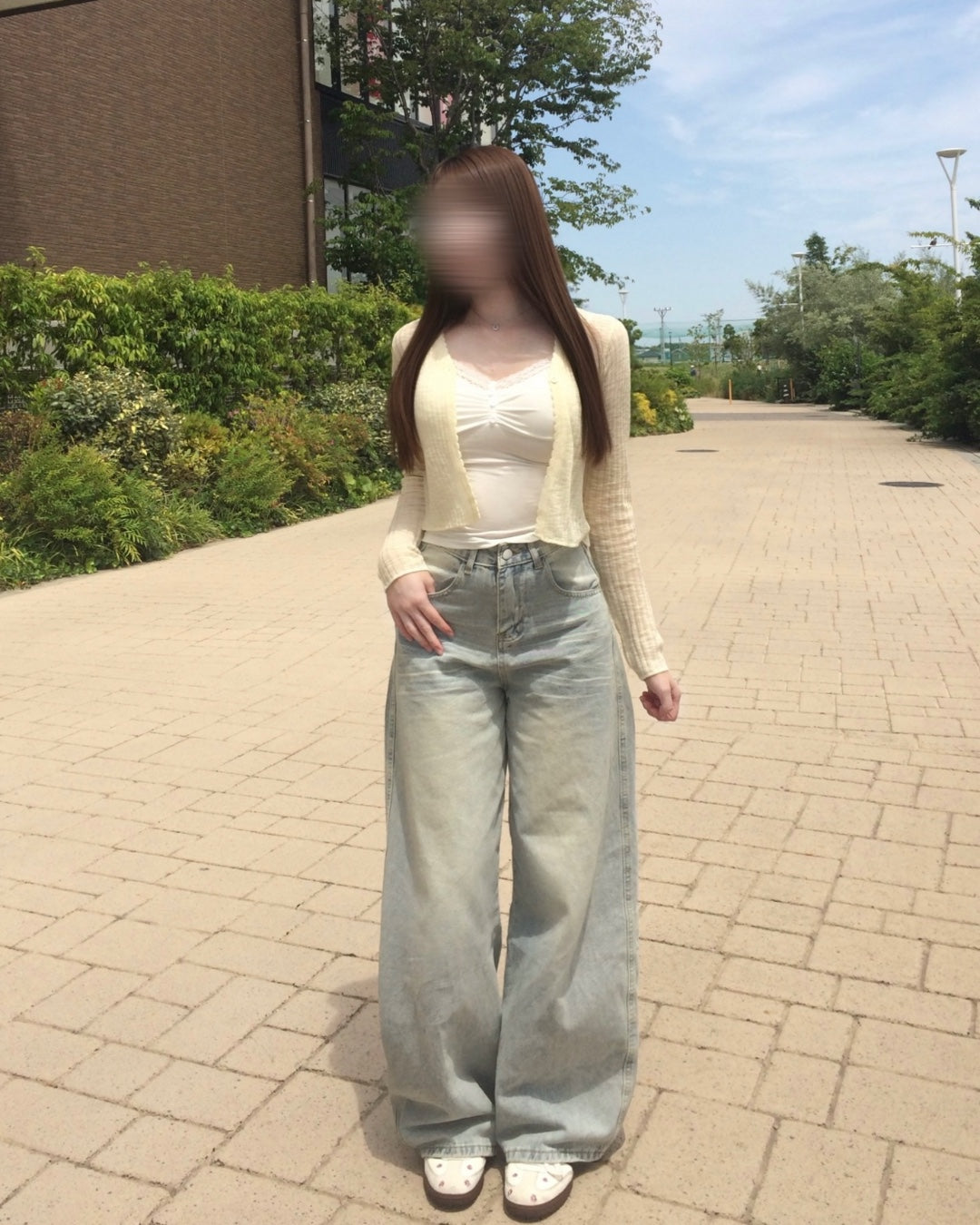 バック刺繍デザイン入り ウォッシュ加工バルーンシルエットデニム